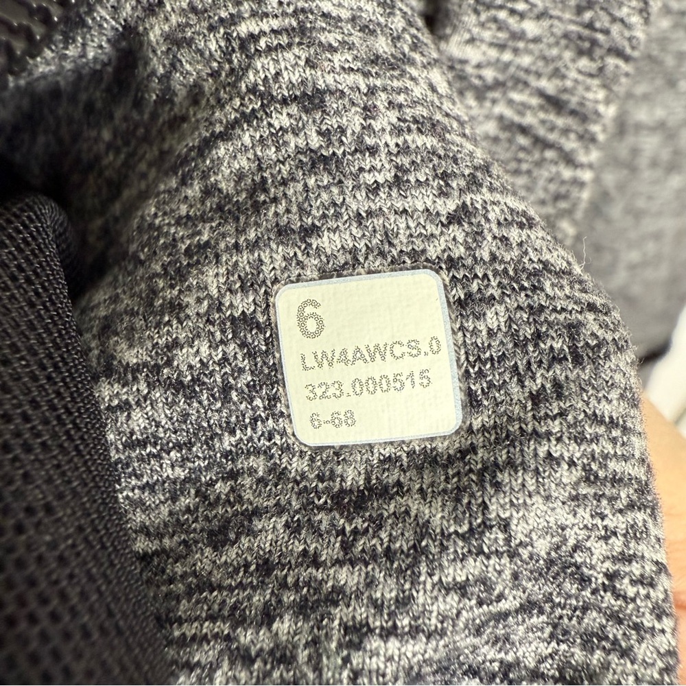 Lululemon Athletica Heathered Black Define Jacket Luon - size 6 - Picture 4 of 6